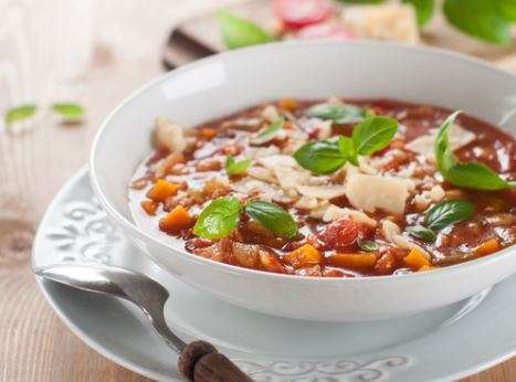 Итальянский томатный суп Минестроне по-больцански