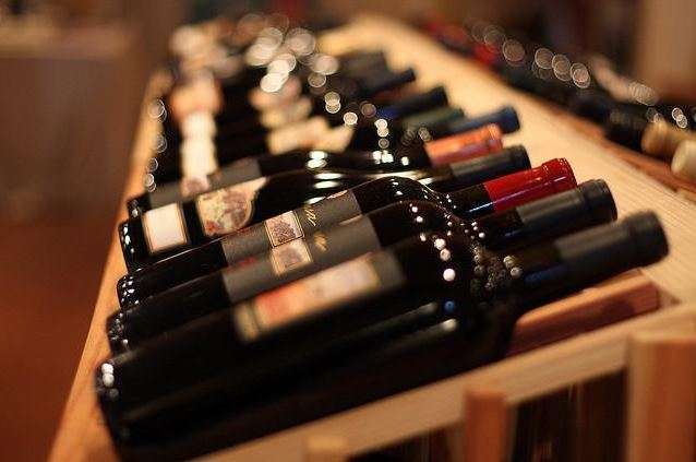 На что обратить внимание при покупке вина?