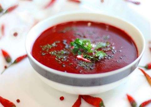 Простой рецепт холодного супа из свеклы 
