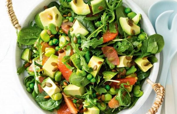 Рецепт легкого салата на 8 марта из авокадо и грейпфрута