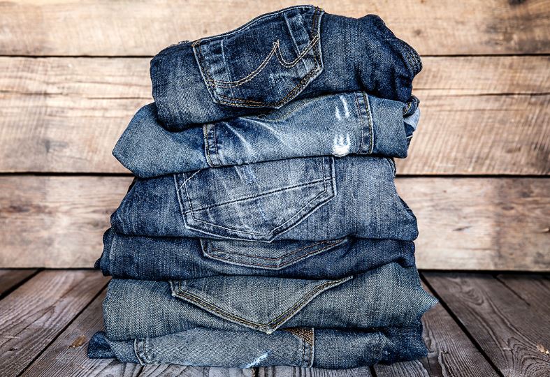 Когда стирать джинсы: правила и советы