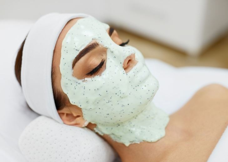 В чем польза альгинатной маски для лица?