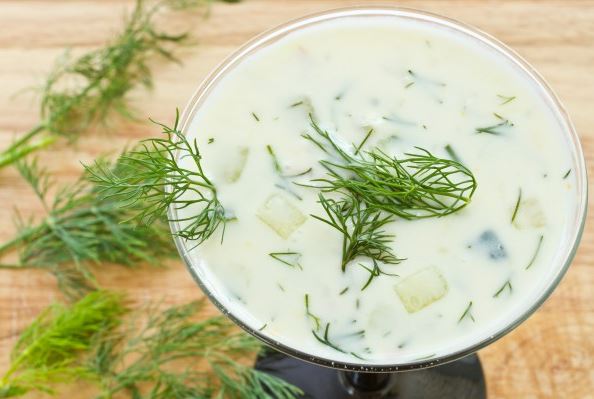 Рецепт освежающего холодного супа с картофелем и огурцами