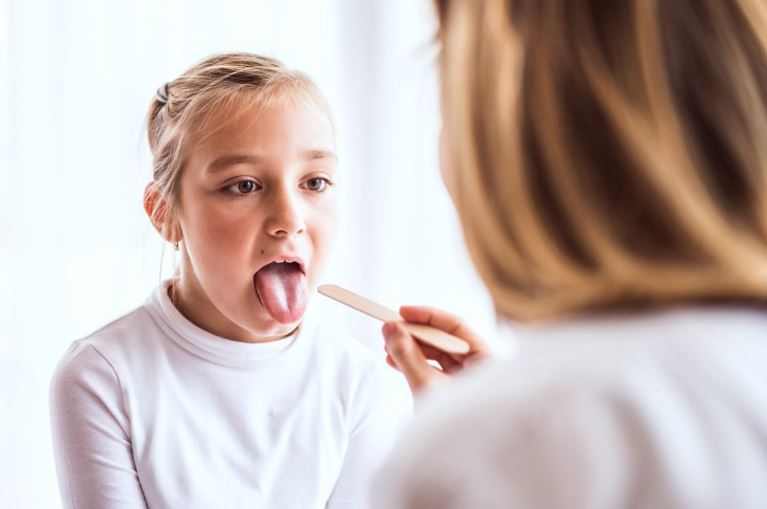 Что есть и пить при лечении больного горла у ребенка?