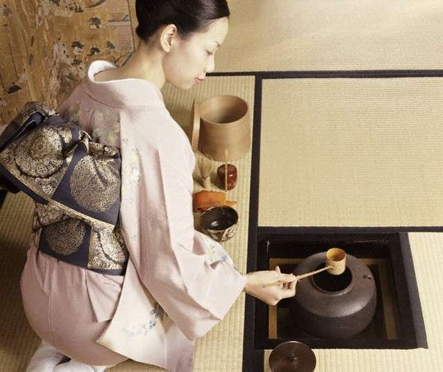 обретение атрибутов японской чайной церемонии в средние века