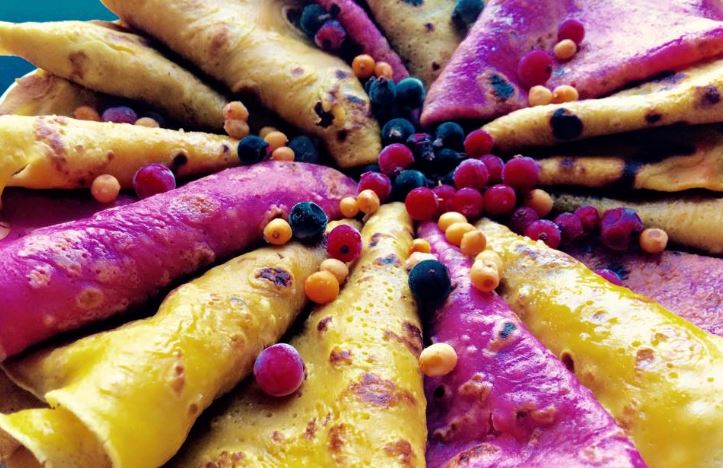 Фиолетовые блинчики  для детского завтрака: быстрый и оригинальный рецепт