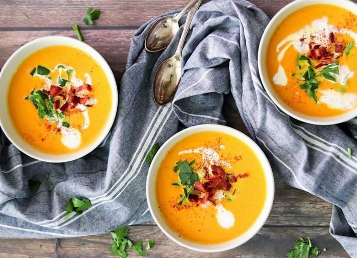 Рецепт холодного сливочного супа с морковью и беконом