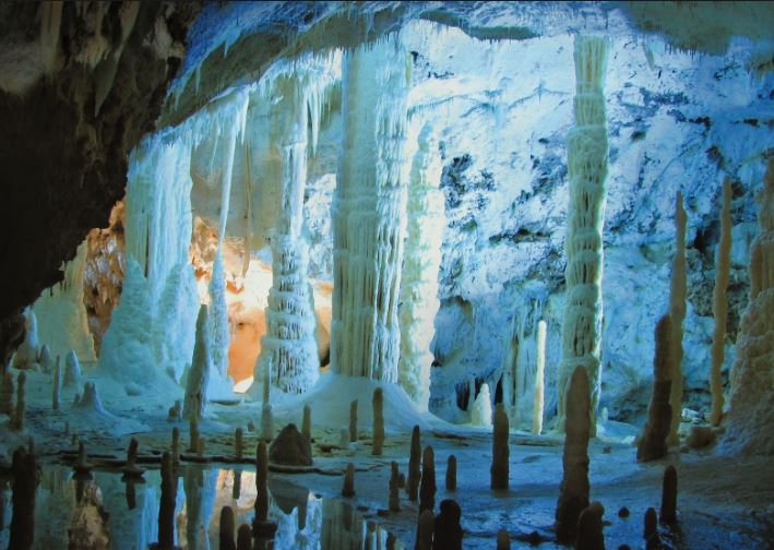 Удивительные пещеры Фрасасси в Италии
