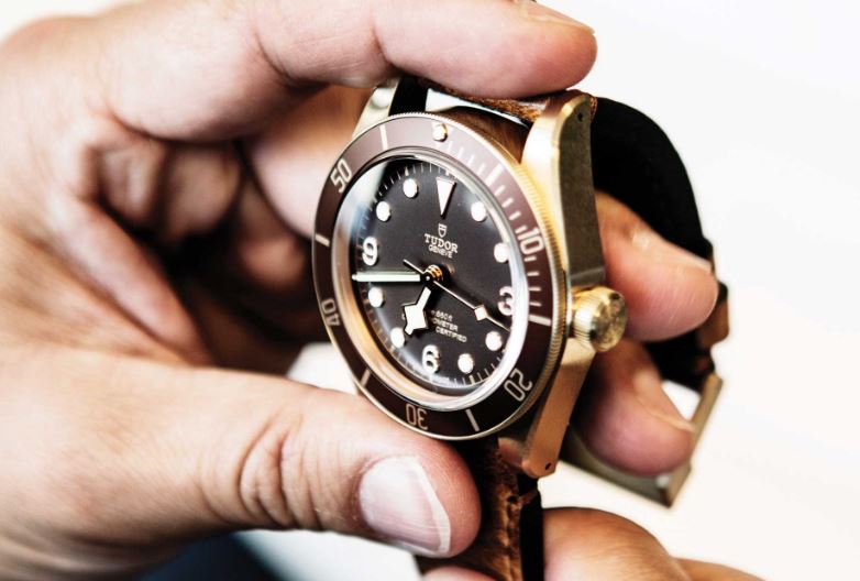 Как формируется цена и почему швейцарские часы дорого стоят?