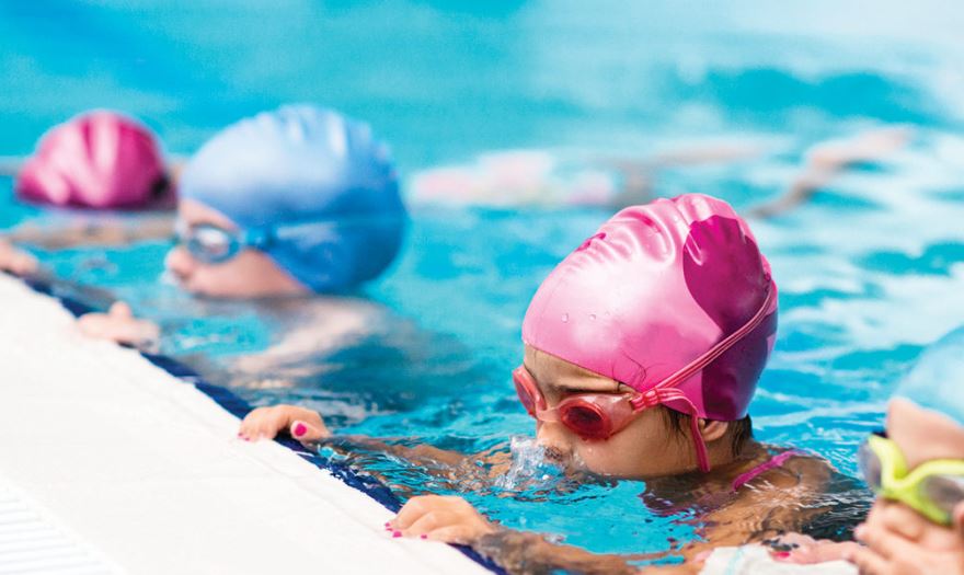 Как научить ребенка в 4 плавать: полезные советы