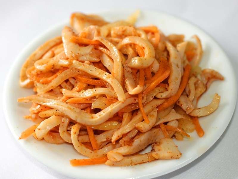 Традиционный рецепт салата: кальмары с морковью по-корейски