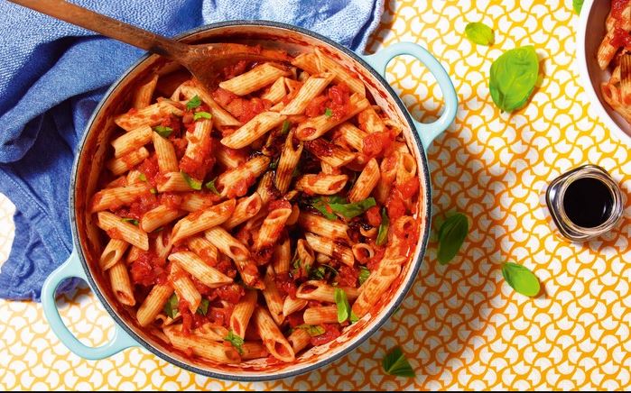 Легкий рецепт пасты с томатами и базиликом