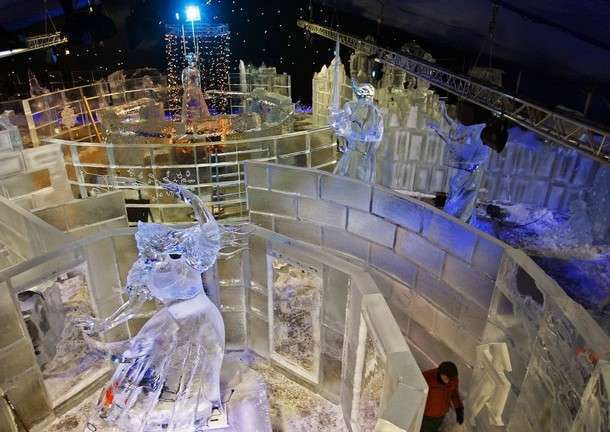 Снежные скульптуры: замок, животные, гроты в Бельгии