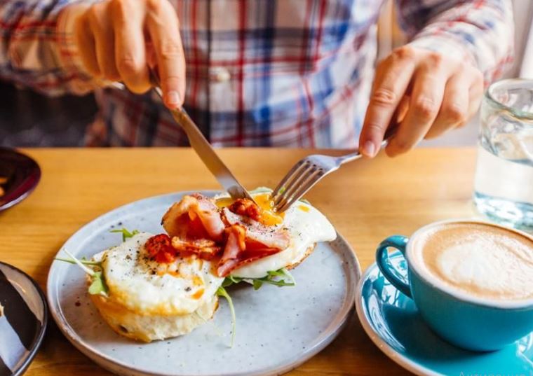 Развиваем полезные привычки: как начать приучать себя к завтраку?