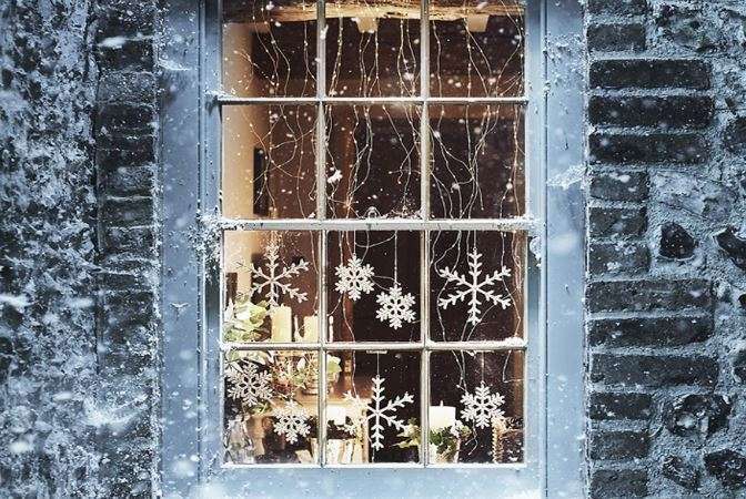 Как украсить окна снежинками к празднованию 2019 года?
