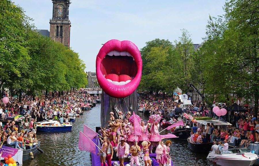 гей парад в амстердаме