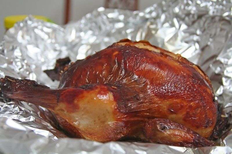 Как сделать курицу в фольге в духовке легко и вкусно: секреты для хозяек