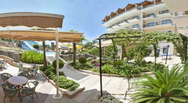 L’oceanica Beach Resort Hotel 5*