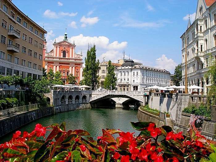 Самые безопасные страны для туристов 8 и 7 место: Словения и Австрия