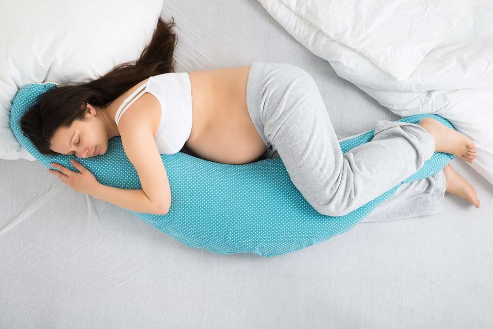 Что медики говорят о том, сколько спать беременной в 1 триместре?