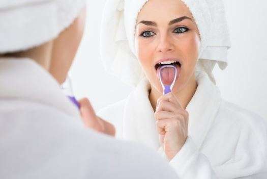 Гигиенические процедуры, которые помогут избавиться от запаха лука изо рта