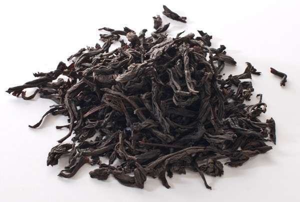 Да Хун Пао представляет собой разновидность улуна, т.к. чай, находящийся где-то между зеленым и "красным"