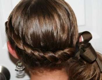 И так  плетем три косы. Фото с сайта hair-fashion.ru
