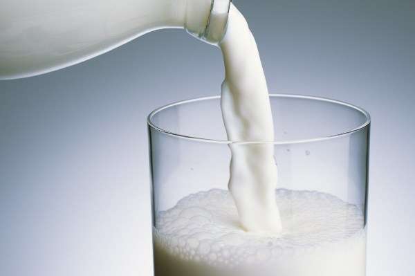 Польза молока известна с детсва многим