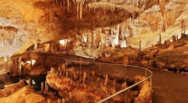 Хотите побывать в пещере Дракона — отправляйтесь в Испанию! Фото с сайта svoipravila.ru