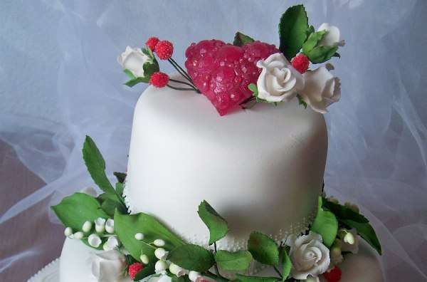 Весьма оригинальный подарок - свадебный торт с символикой годовщины