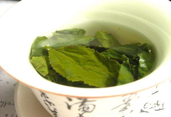 Чашка зеленого чая фото