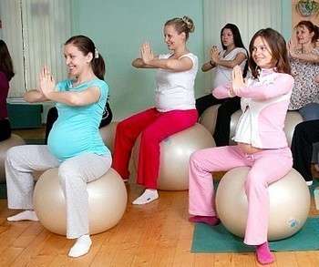 Упражнения во время беременности на укрепление мышц. Фото с сайта mpmo.ru
