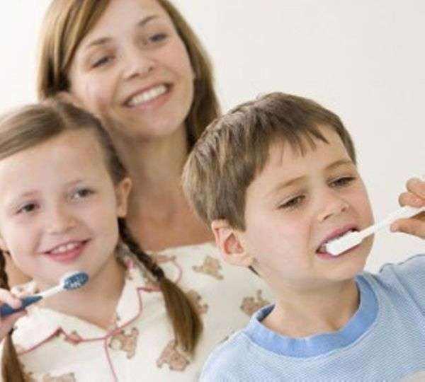 За зубами нужно следить с детства