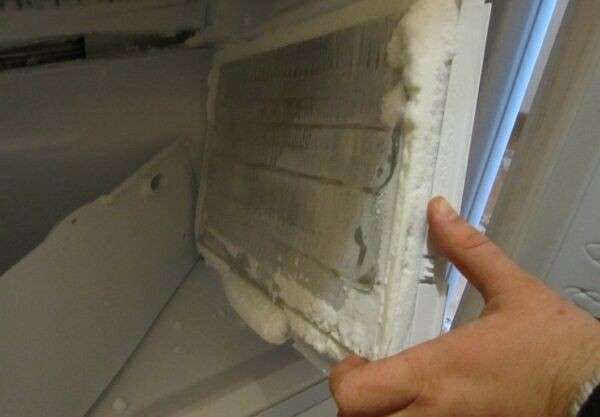 сломался холодильник поломка