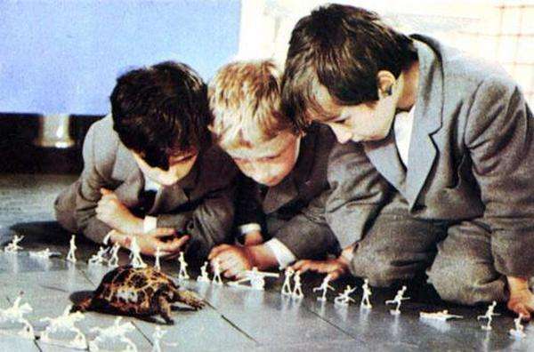 Советский фильм о черепахе и школьных товарищах. Фото с сайта www.toy-soldiers.ru