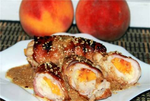 Филе куриное фаршированное персиками: различные способы приготовления