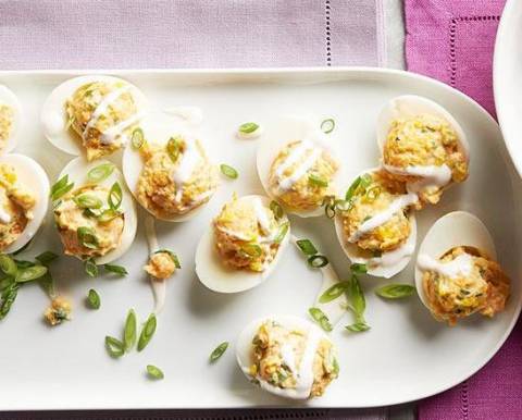 Яйца по-новому:  рецепты вкусных закусок из пасхальных яиц