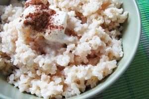 Как варить рисовую кашу на молоке: вкусные и полезные инструкции