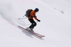 Как кататься на горных лыжах: осваиваем технику