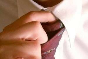 Как завязать тонкий галстук и с чем его носить: советы современным стилягам