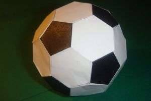 Мяч из бумаги, сделанный собственноручно