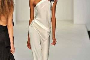 Свадебные платья 2012: простота и элегантность снова в моде