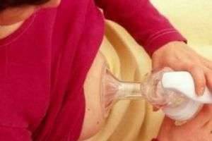 Кормящая мама: как правильно сцеживать грудное молоко