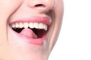 Секреты белоснежной улыбки: как убрать желтый налет на зубах