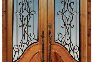 Как ухаживать за деревянной дверью?