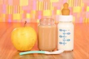 Как приготовить яблочное пюре для малыша: советы молодым мамам