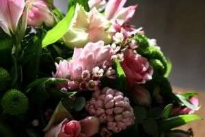 Какие цветы дарят на свадьбу — значение цветов, какие цветы можно дарить на свадьбу, а какие нет, а также сочетание различных видов цветов в букете