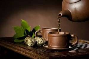 Влияет ли на вкус и аромат чая, то, как его заваривают?