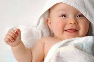 Когда ребенок начинает улыбаться: в каком возрасте это происходит осознанно 