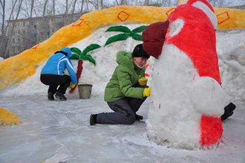 Снежные скульптуры: детские развлечения зимой
